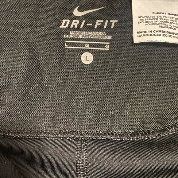 Nike Dri-FIT Running Shorts + Brooks Run Happy Tee Bundle Women’s L - Picture 4 of 9